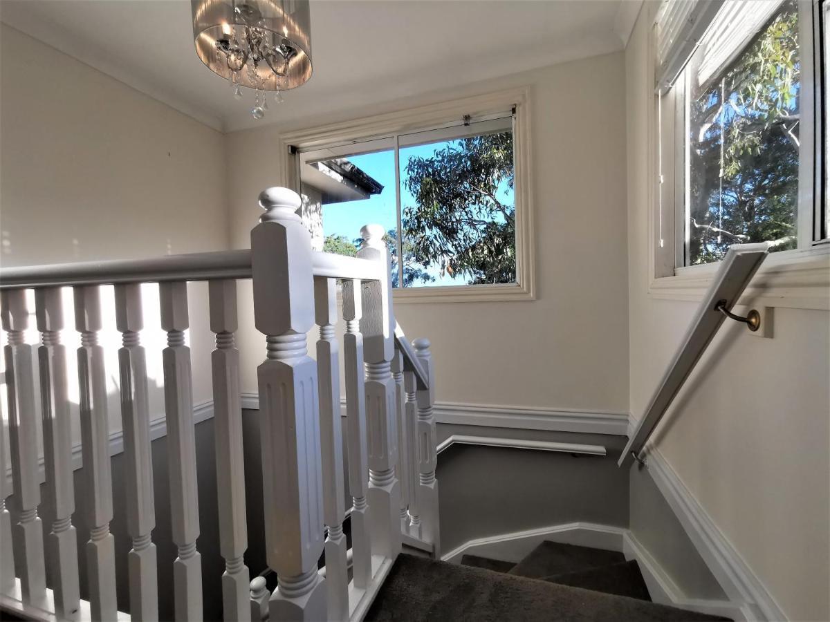 Sydney Meets Miranda, Comfy 4 Bedrooms Corner House Holiday home *