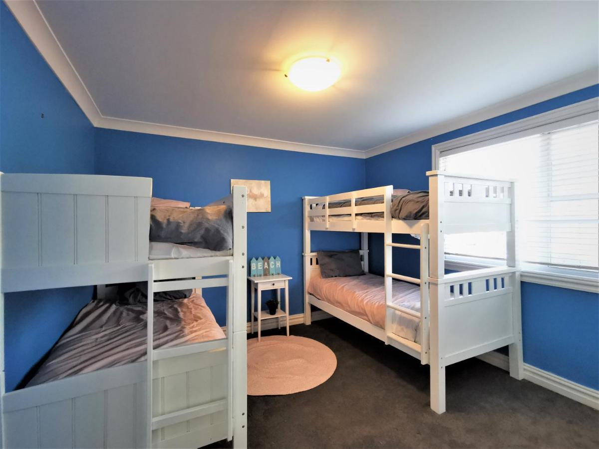 Sydney Meets Miranda, Comfy 4 Bedrooms Corner House Holiday home *