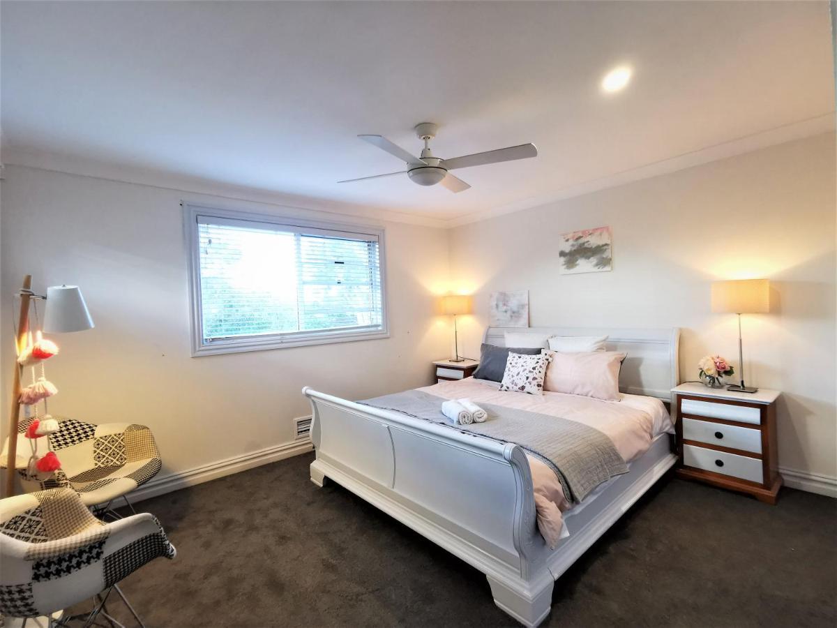 Sydney Meets Miranda, Comfy 4 Bedrooms Corner House