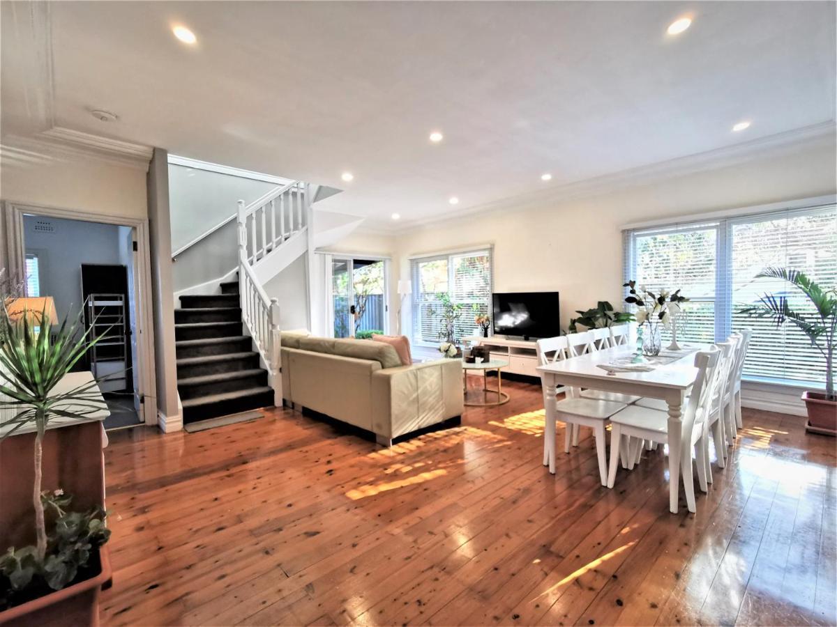 Sydney Meets Miranda, Comfy 4 Bedrooms Corner House Miranda