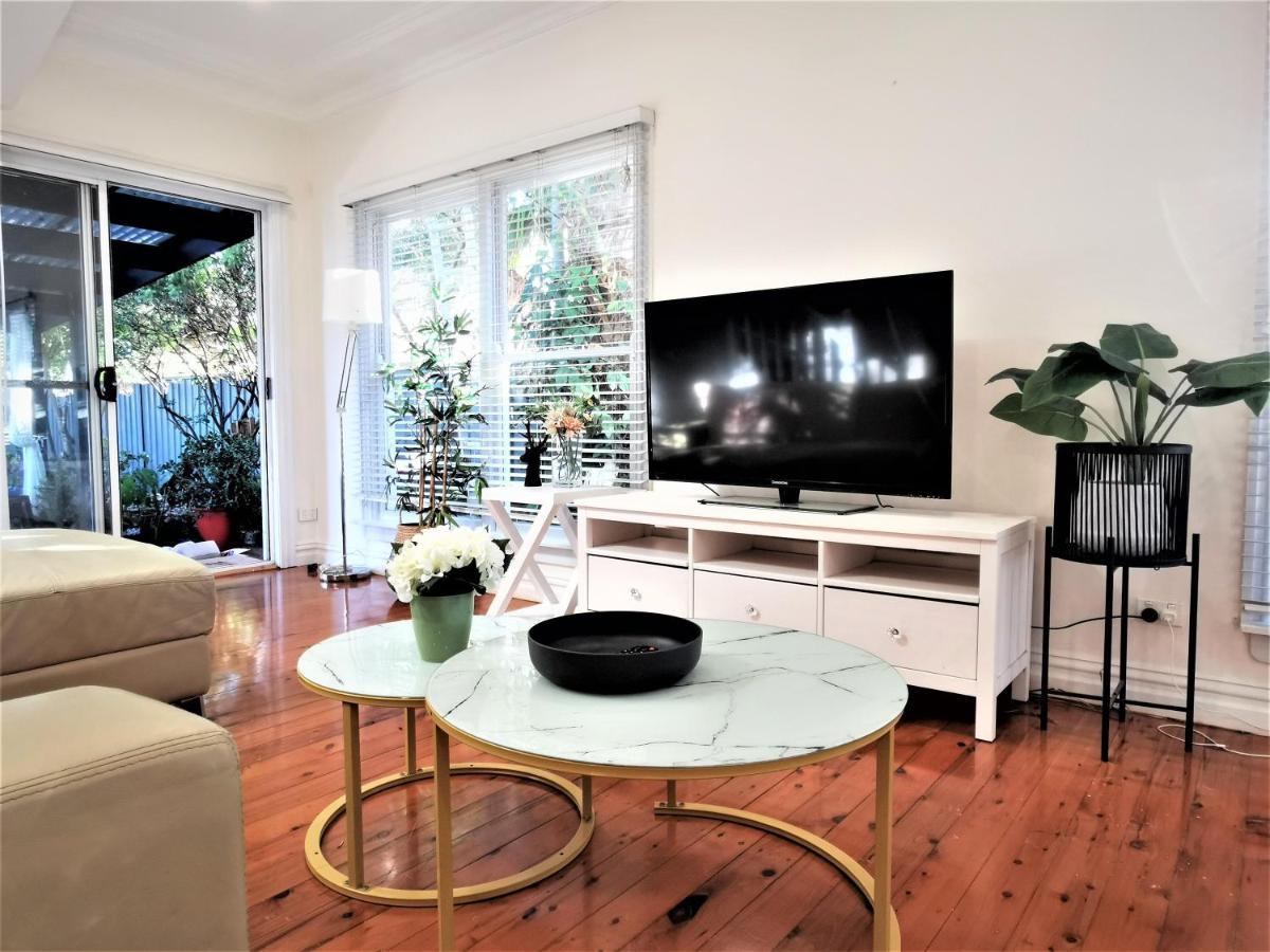Sydney Meets Miranda, Comfy 4 Bedrooms Corner House Miranda